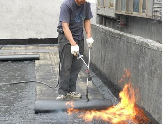 Chống Thấm Bằng Màng Khò Nóng